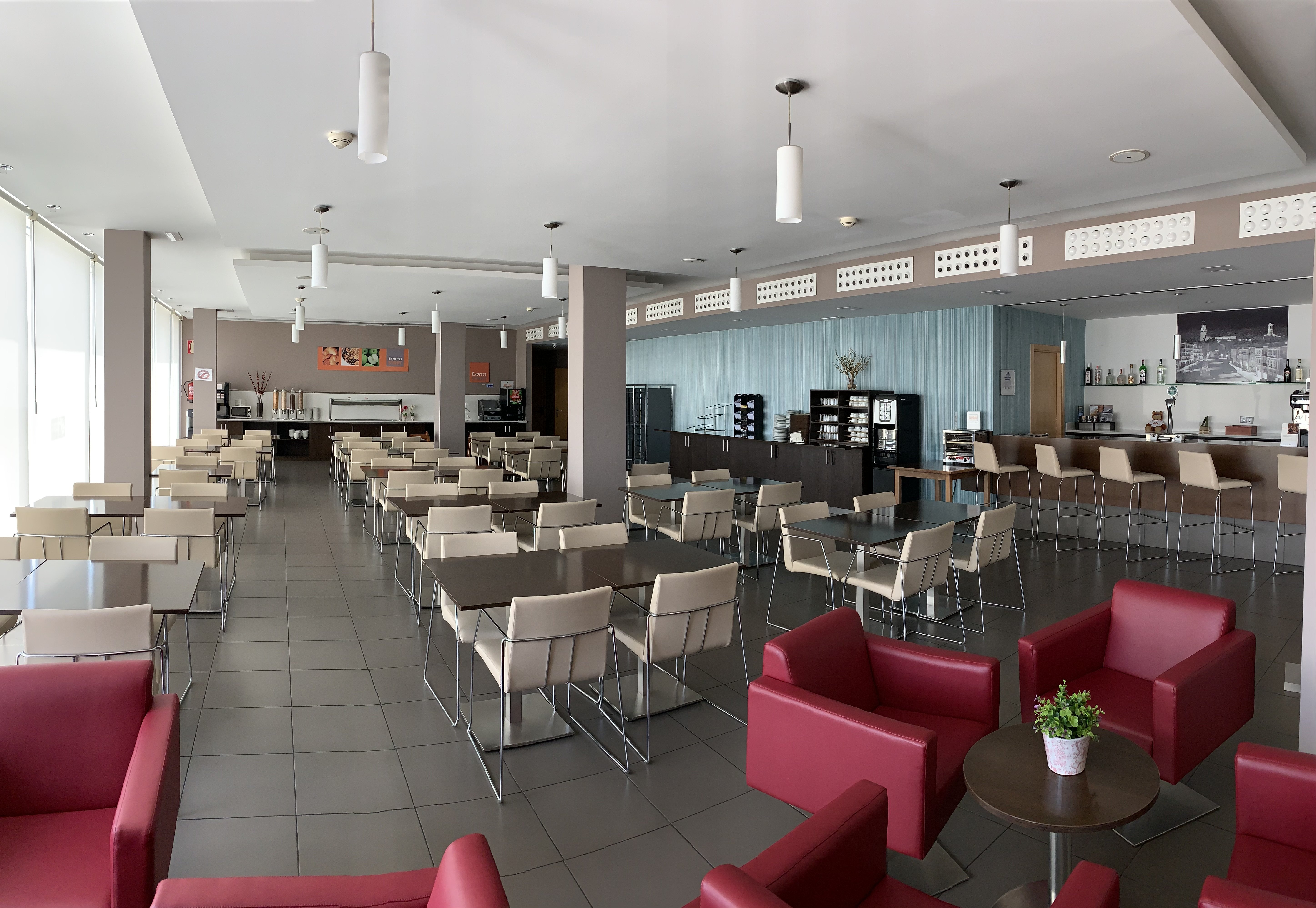 HOLIDAY INN EXPRESS VITORIA 30/43