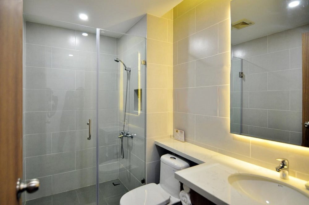 Royal Dragon Boutique Hotel 58/59