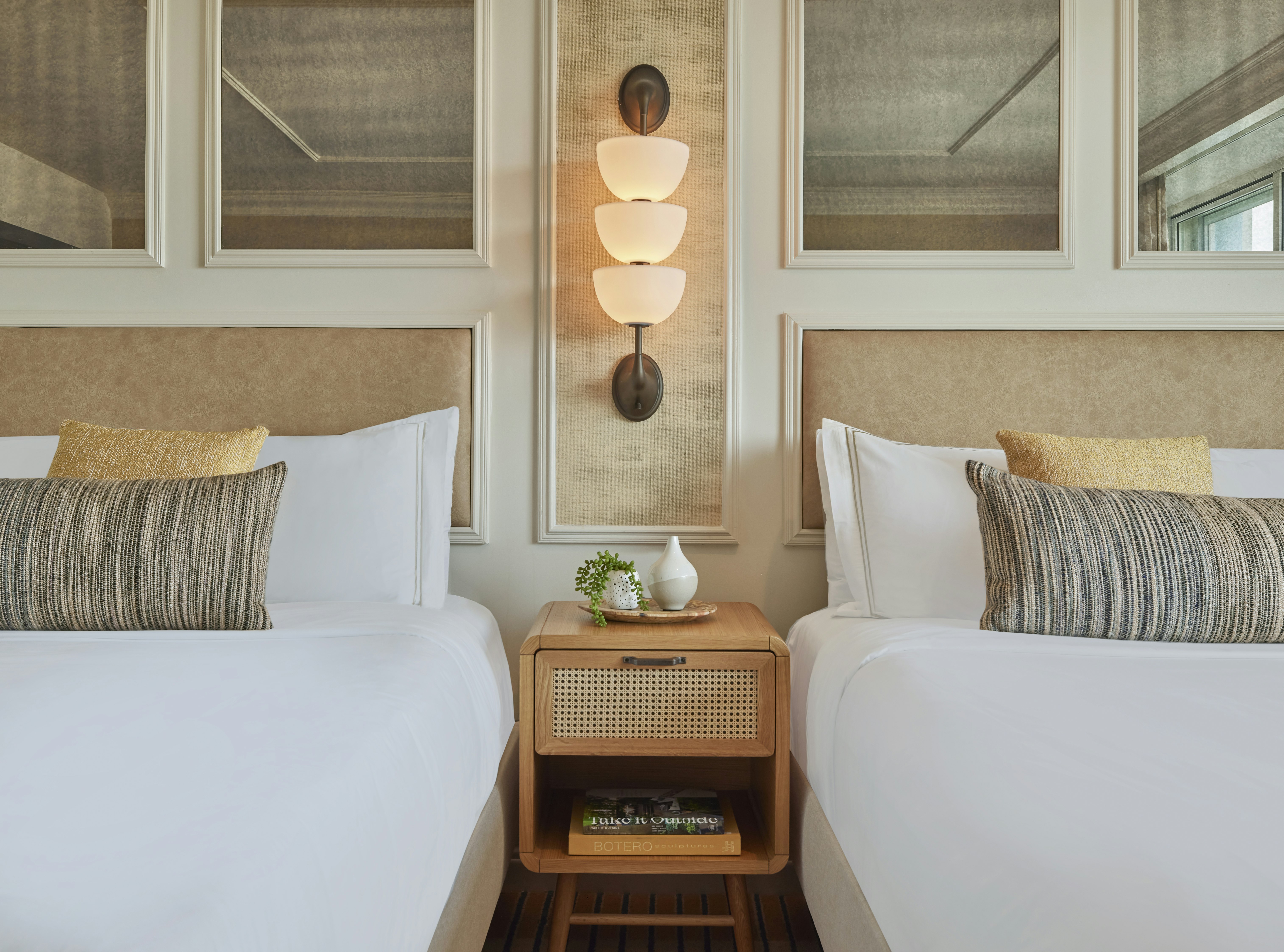 ROOM, 2 QUEEN BEDS, PARTIAL OCEAN VIEW, BATHTUB, ACCESSIBLE