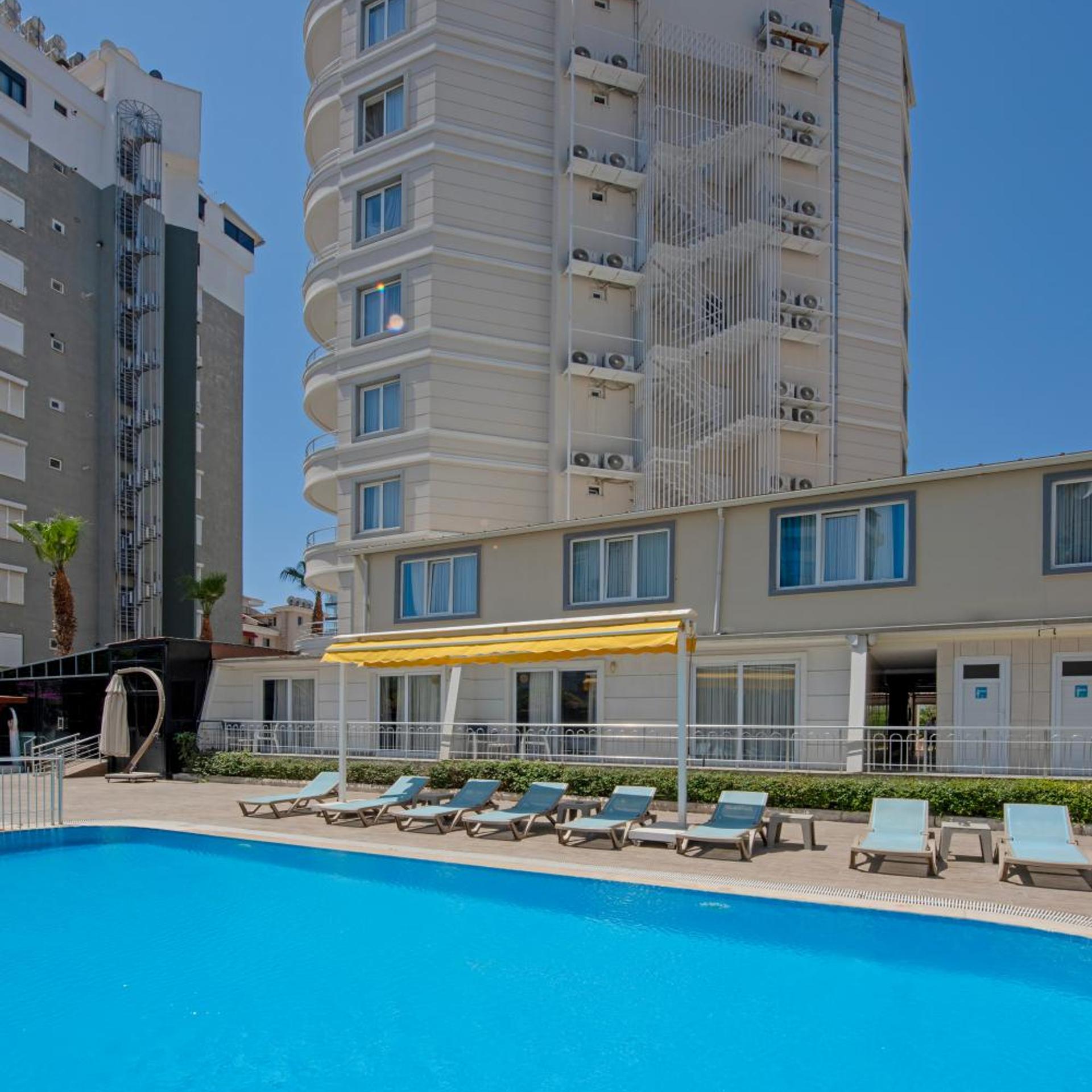 Theluna Suite Hotel 6/50