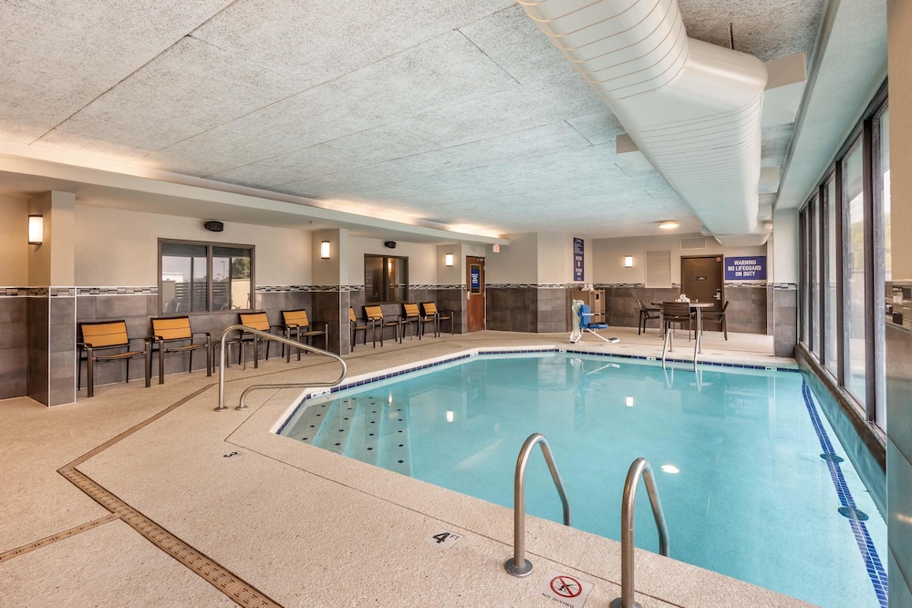 Drury In and Suites Springfield 26/50