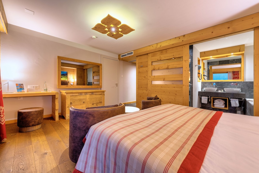 Mountain, Classic, Double Bed, Partial View