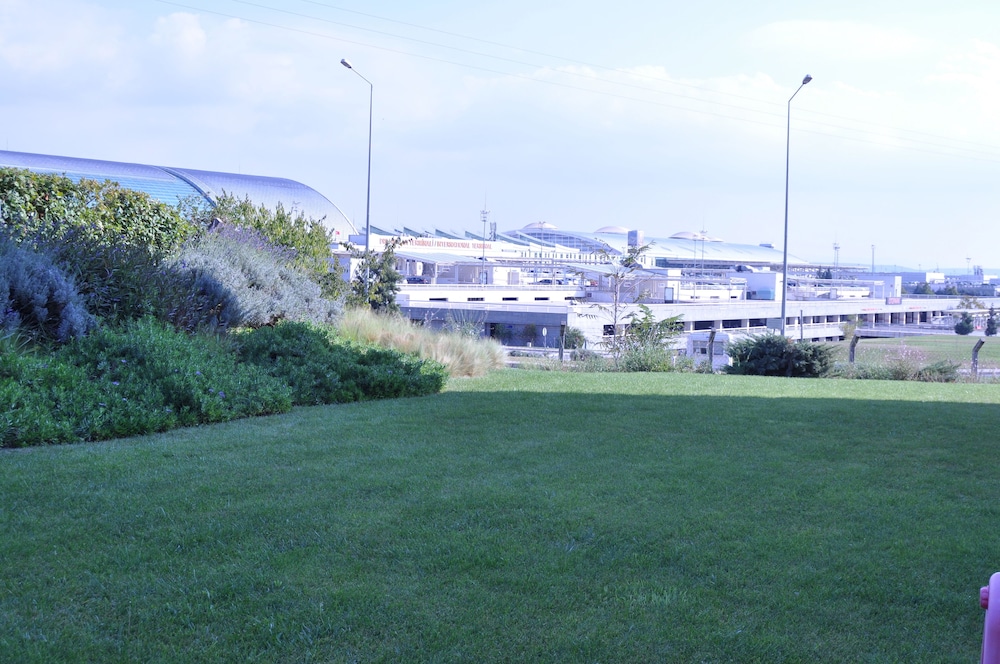 Orty Airport Hotel 59/63