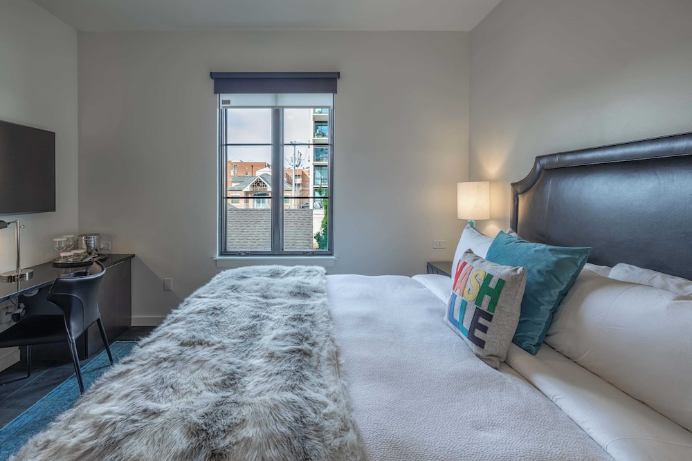 121 Hotel 50/50