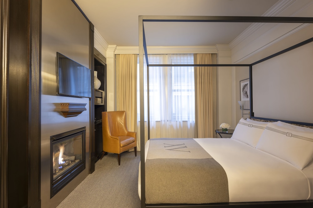 EXECUTIVE, QUEEN BED