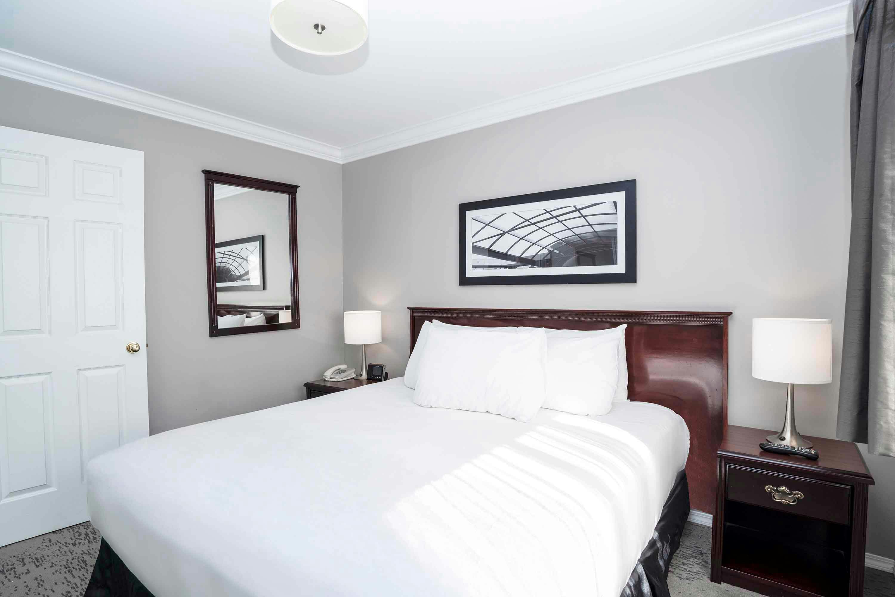 Suite, King Bed, Sofa, Kitchen
