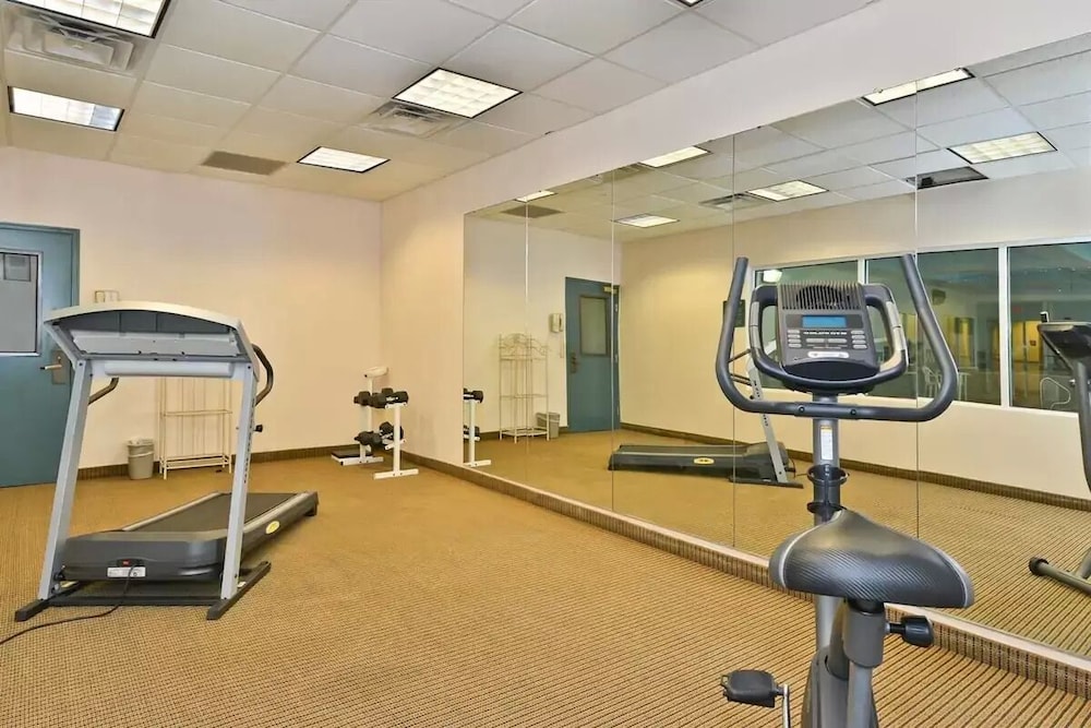 BlissPoint Inn and Suites Marion 23/47