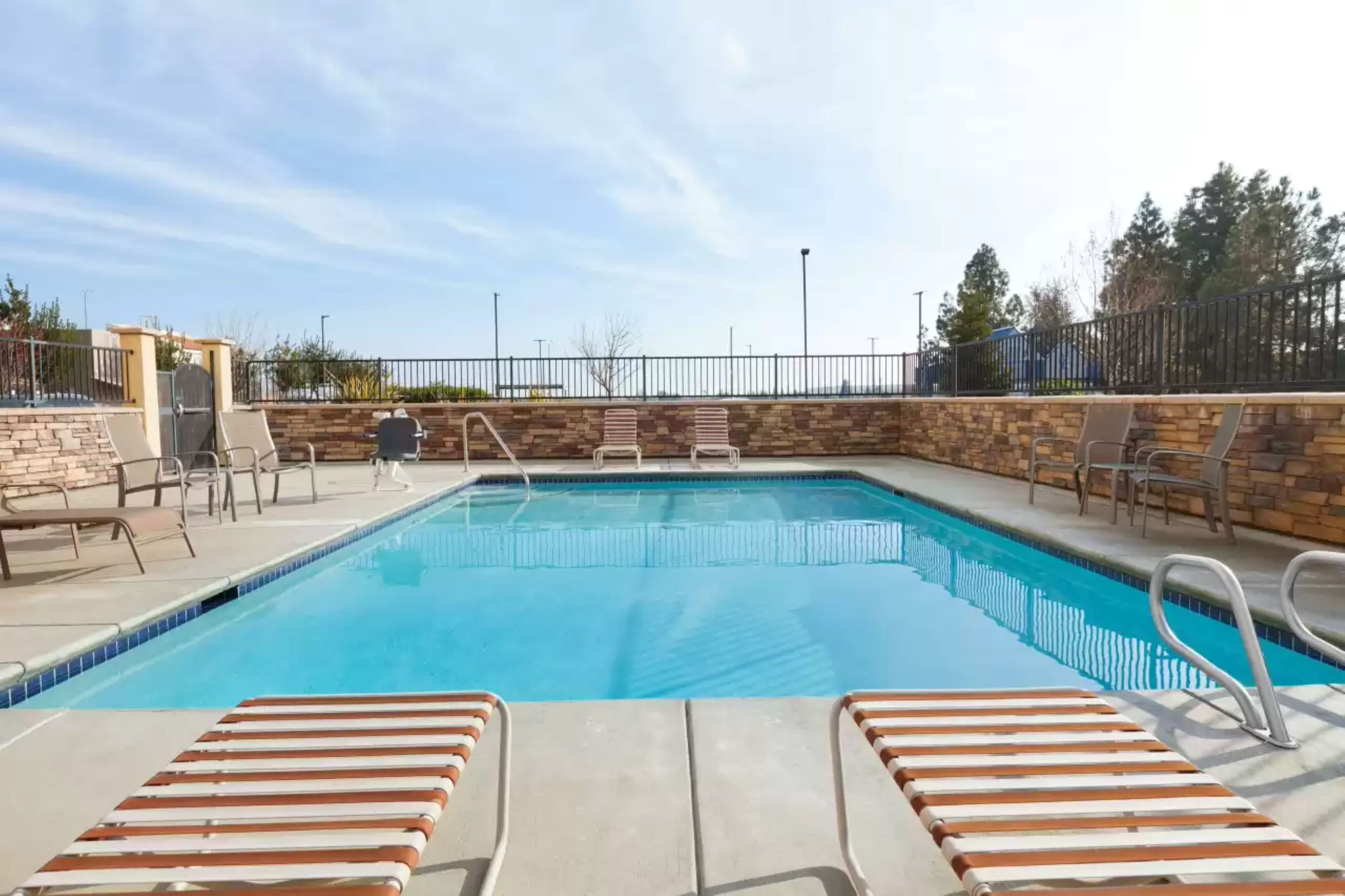 Country Inn & Suites By Radisson, Dixon, CA - UC Davis Area 18/24