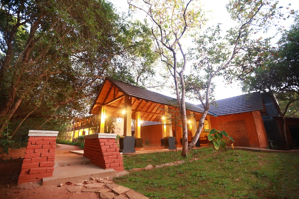 Pinthaliya Resort & Spa 4/50