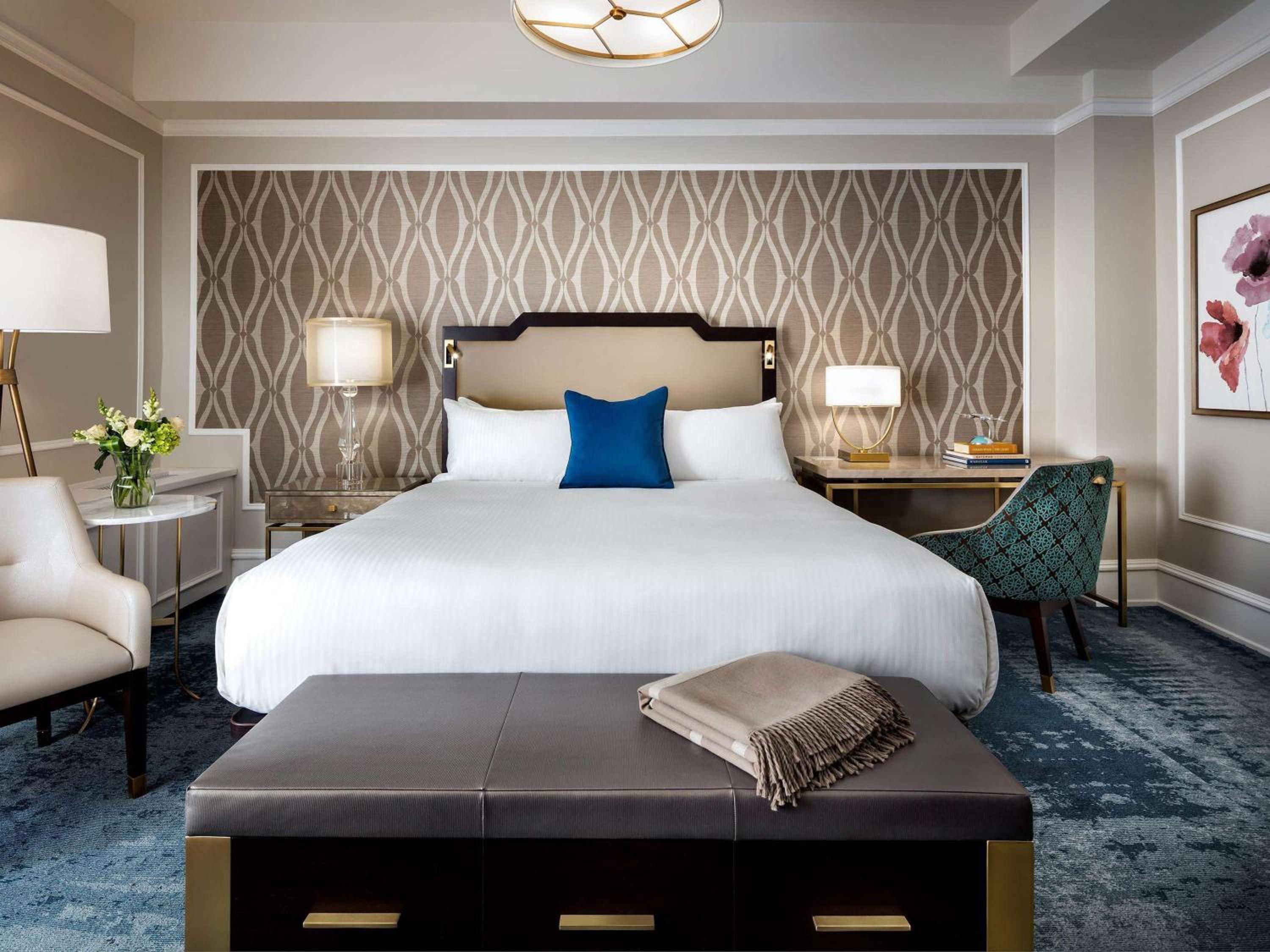 Fairmont, King Bed, Queen Bed, City View، Fairmont Empress Hotel 3/5