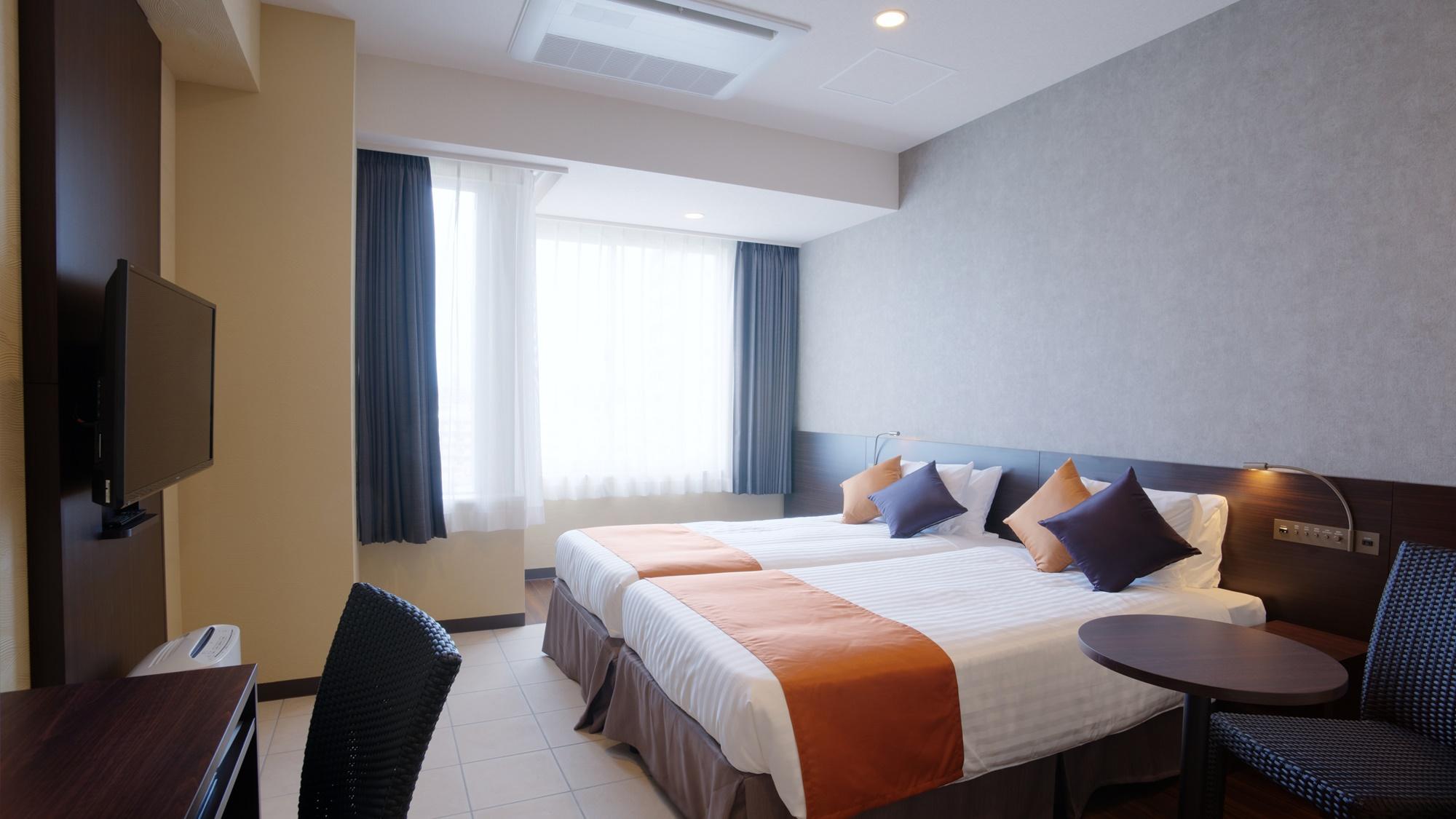 Hollywood, Twin Beds, Main Tower
