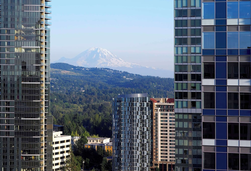 Hyatt Regency Bellevue 9/72