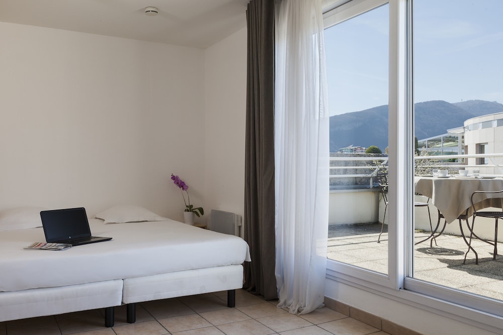 Park And Suites Annemasse 7/17