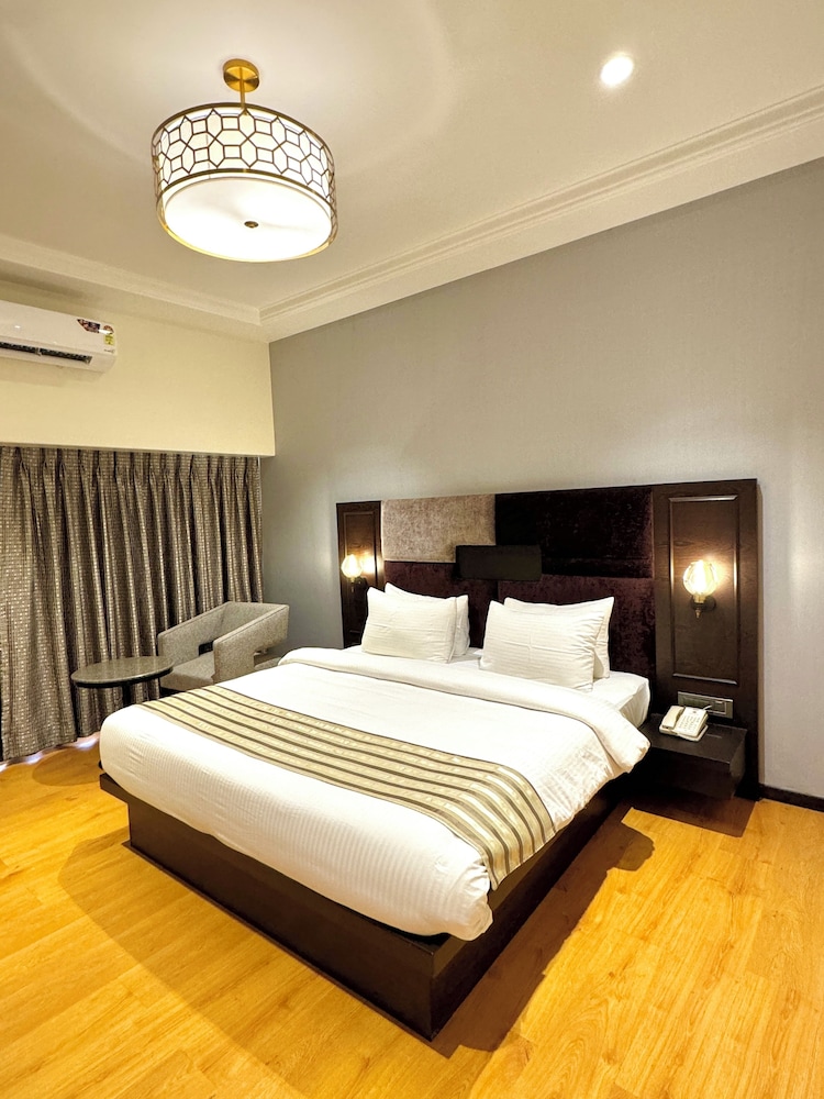 Hotel Express Inn 5/39