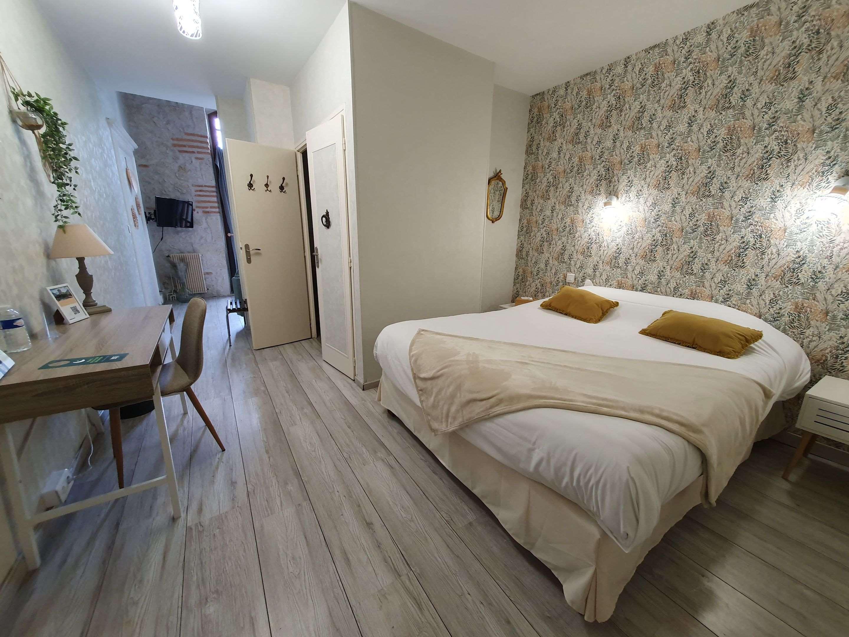 HOTEL LE PRINCE NOIR 8/57