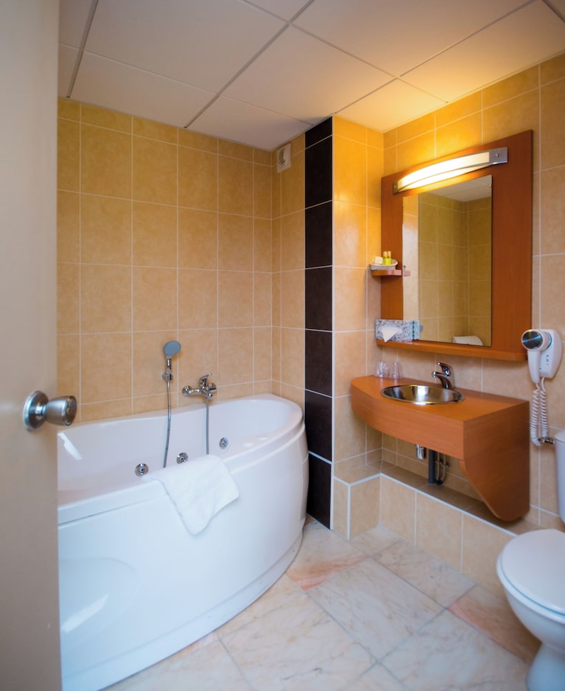 Brit Hotel Nantes St Herblain Le Kerann 59/62