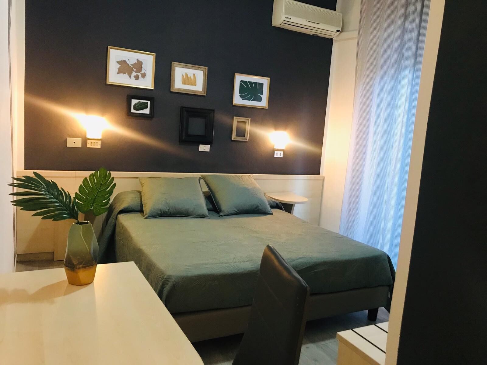 ROOM, DOUBLE OR TWIN BED, BALCONY