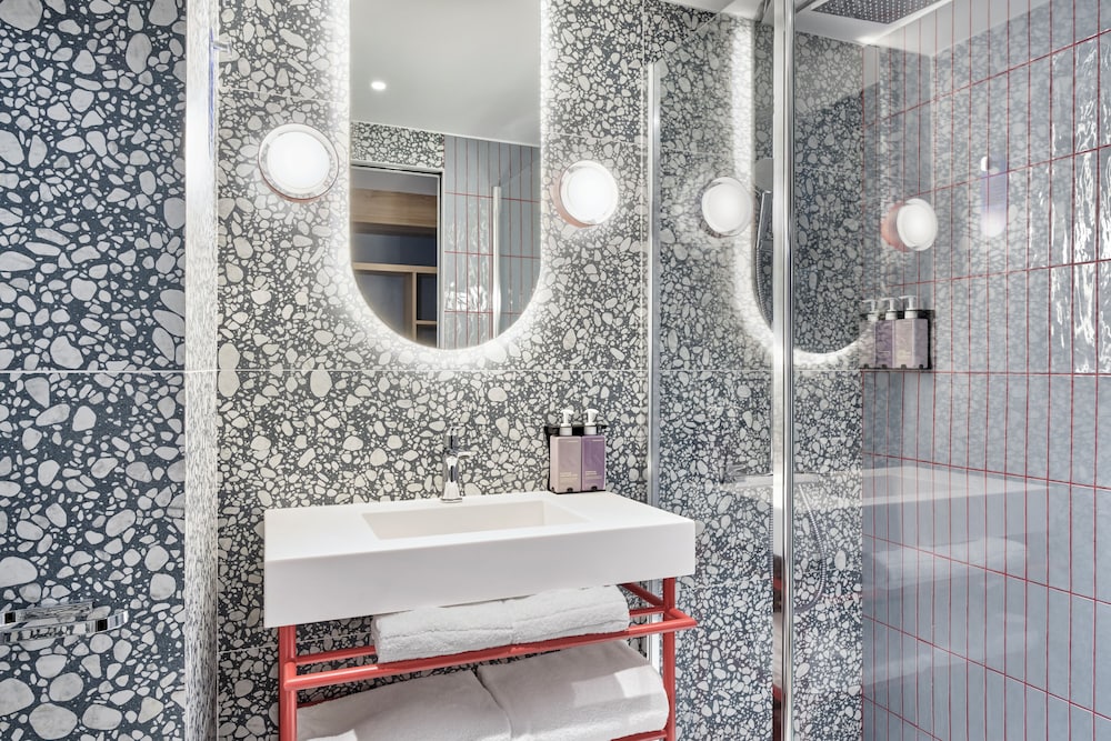 TRIBE Paris Pantin 49/50