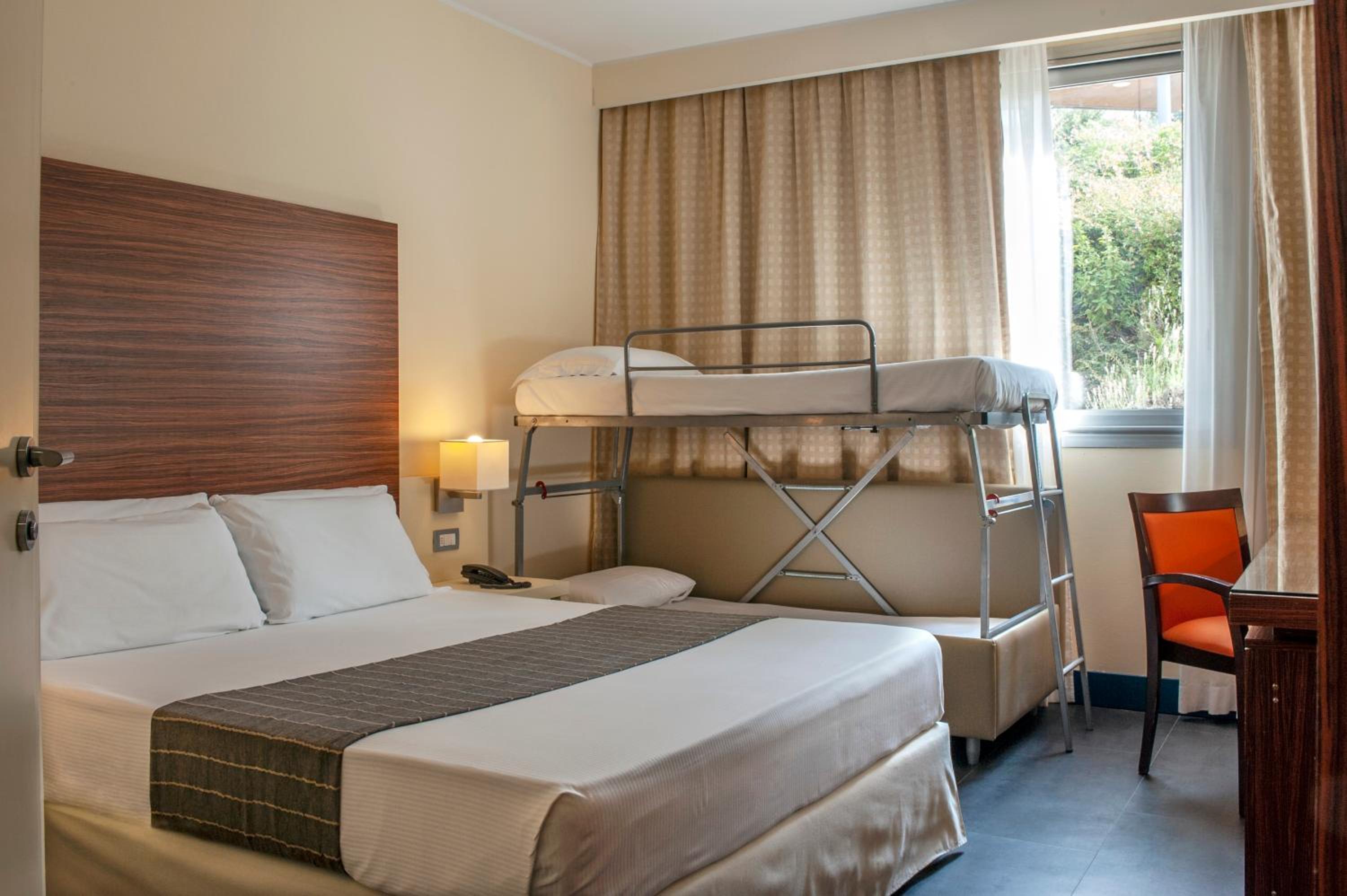 غرفة عائلية بسرير بطابقين، La Meridiana Bleisure Hotel 5/8