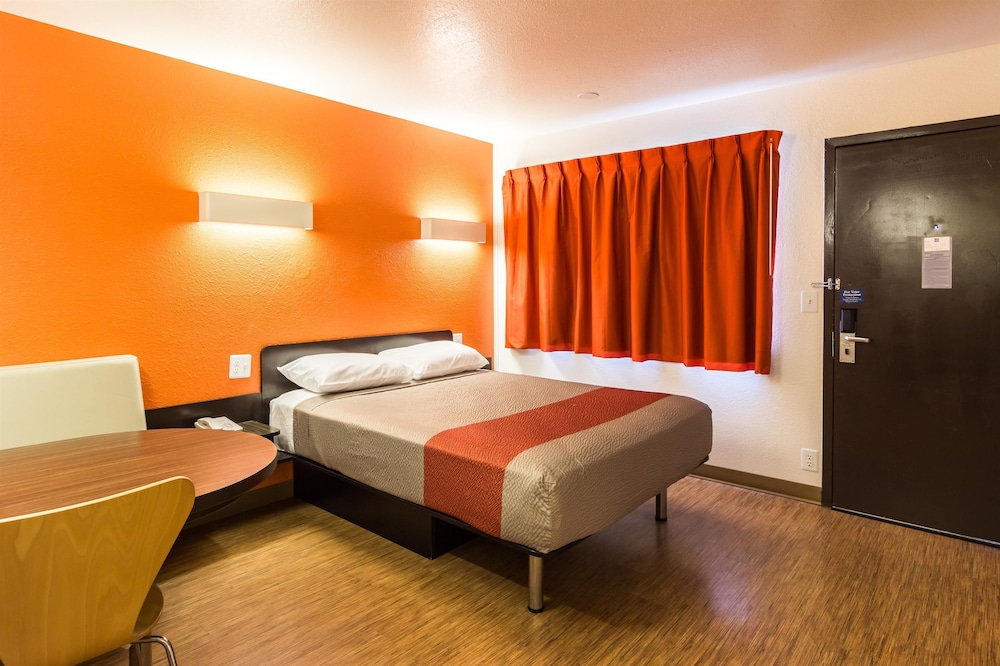 Motel6 Oroville, CA 30/48