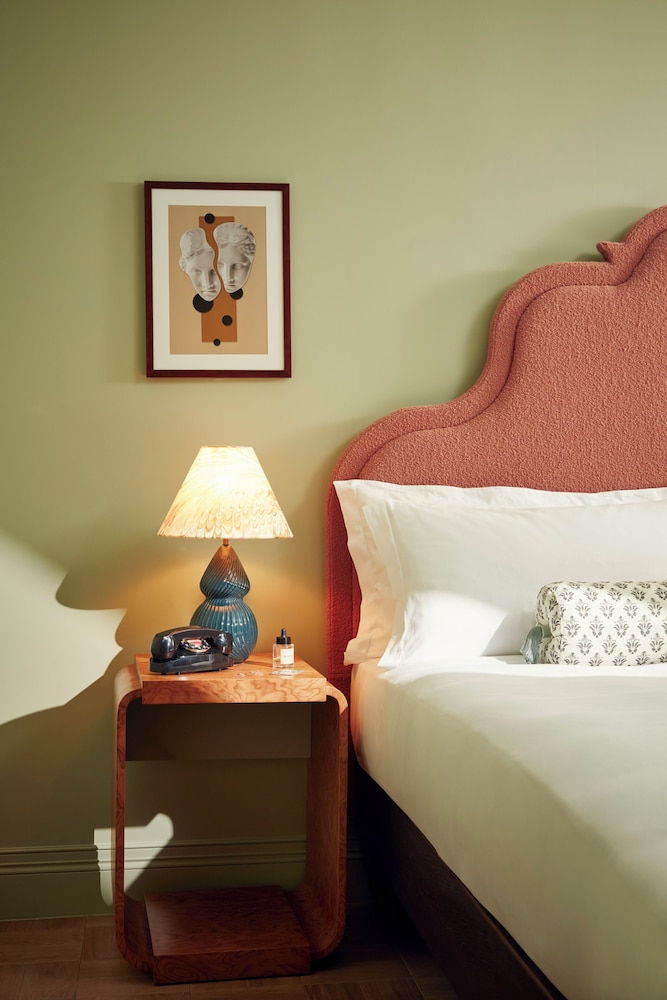The Hoxton Florence 34/63