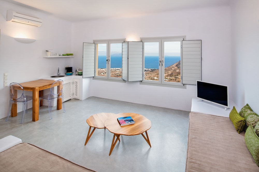 Skyfall Suites 55/79