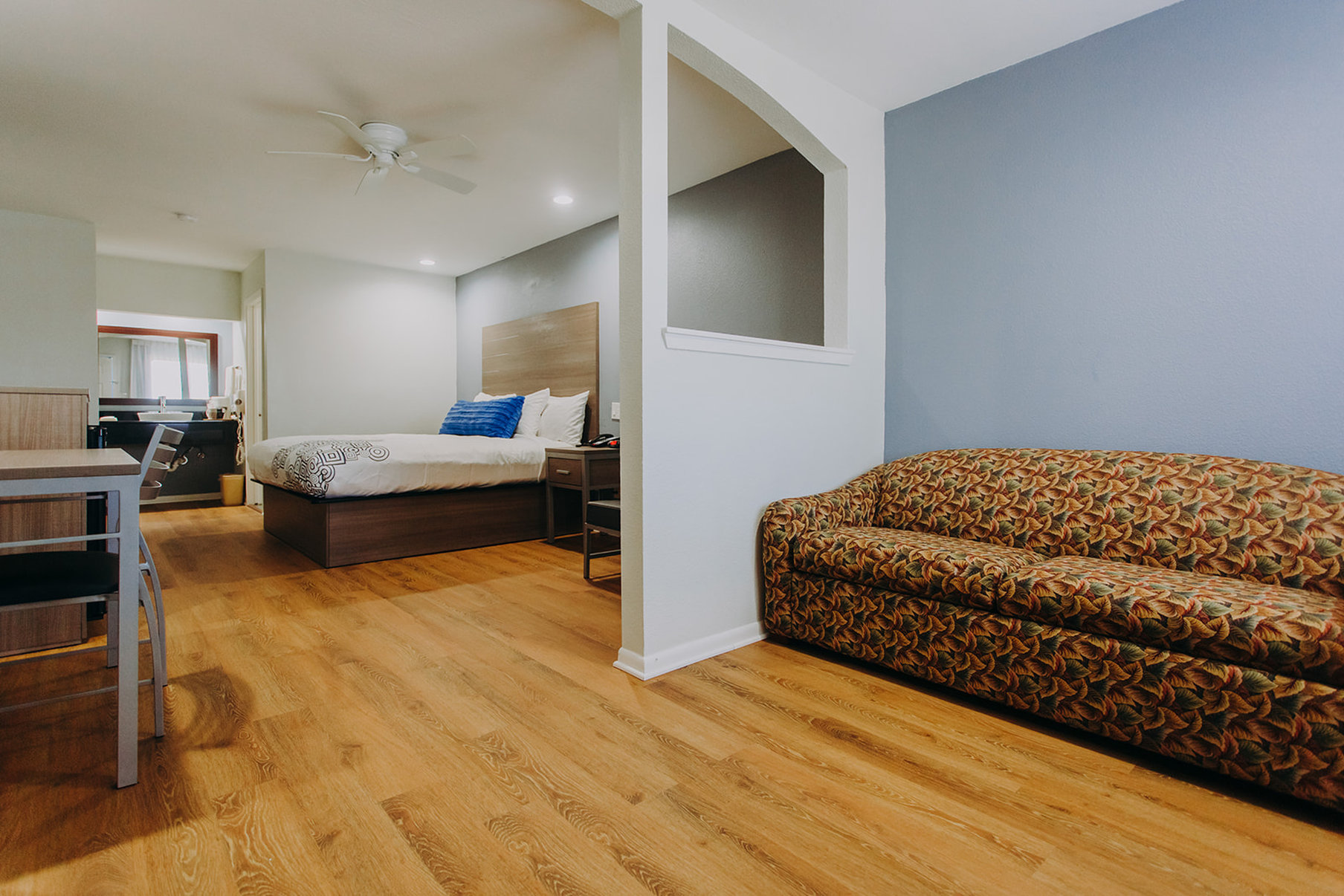 Passport Inn 44/54