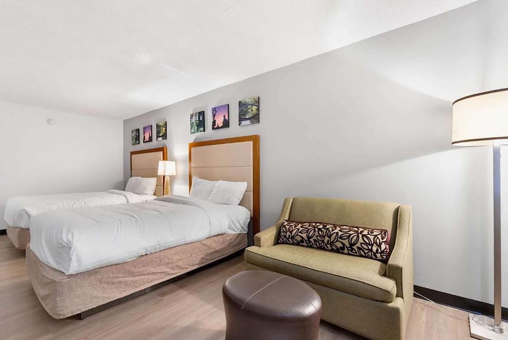 Days Inn By Wyndham Erie 19/39