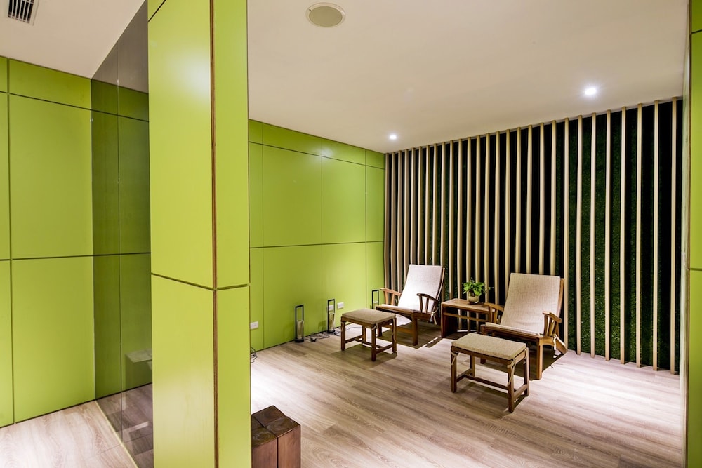 The HO Hotel 41/60