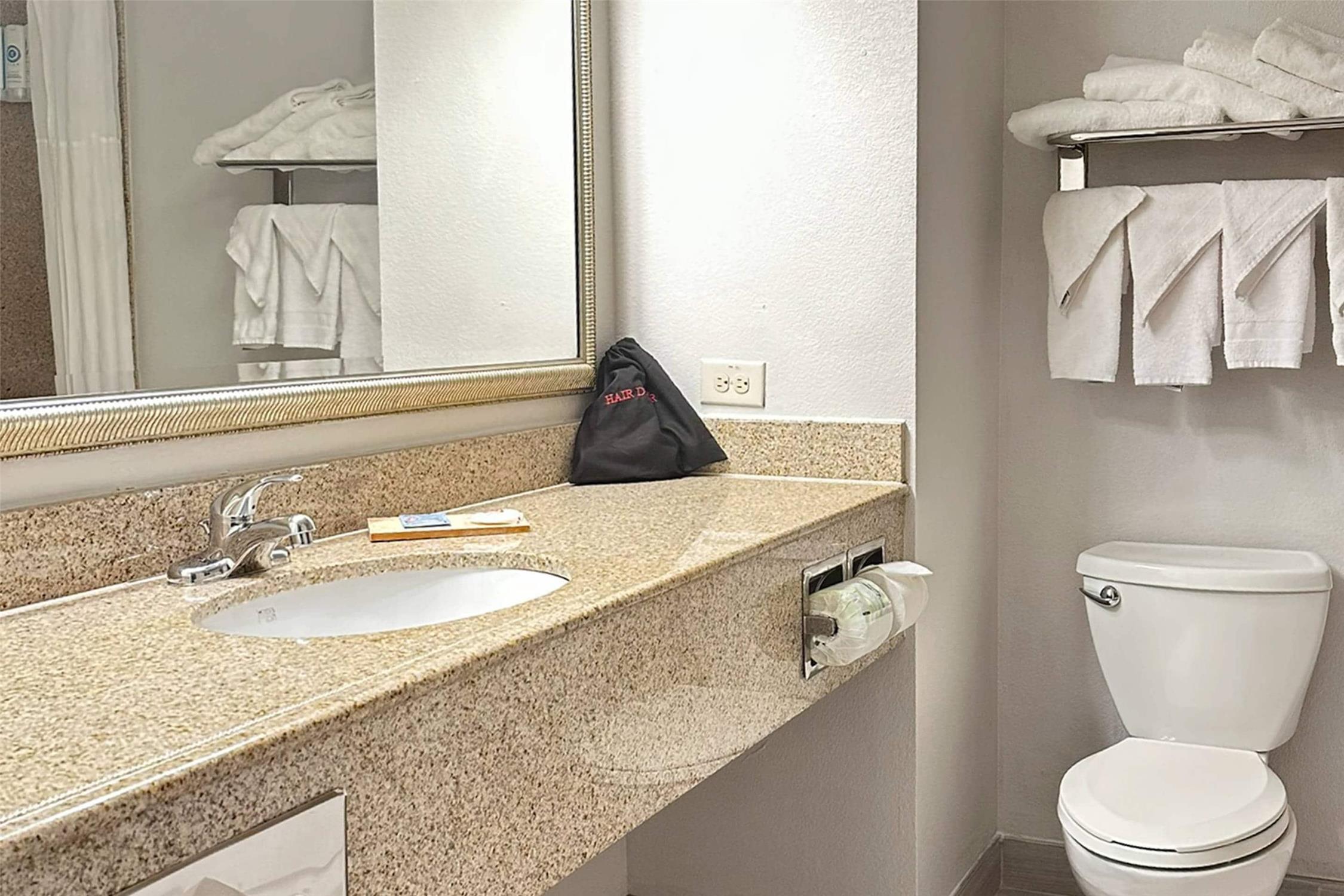 Comfort Inn & Suites Concord (Kannapolis) 43/51