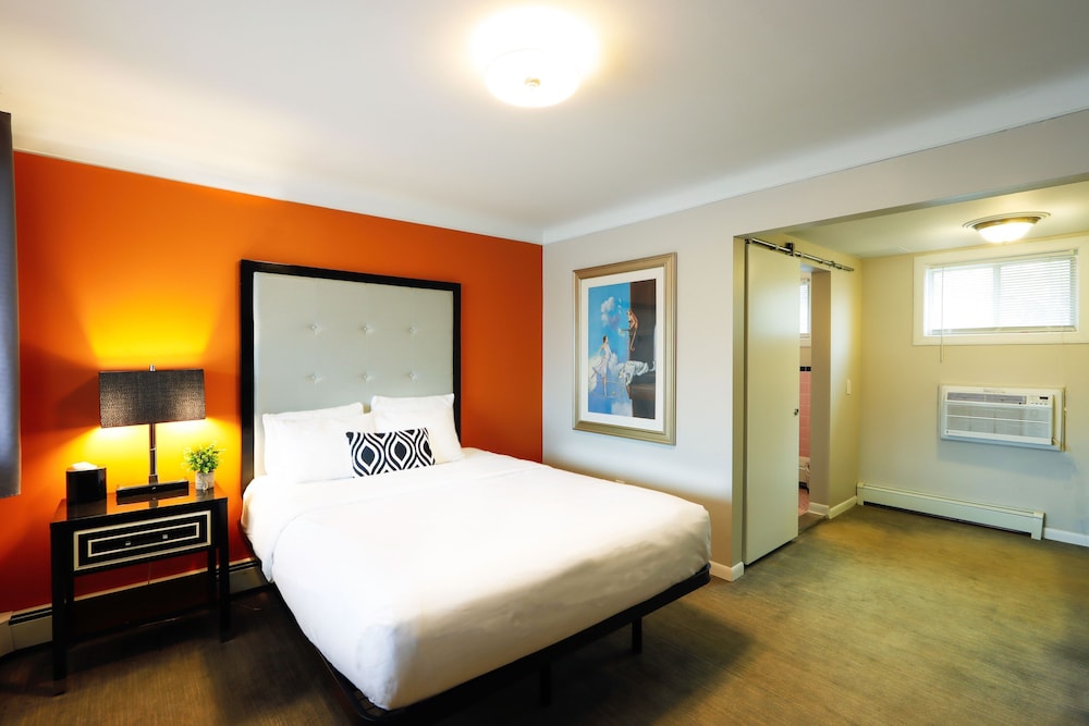 HOTEL ROYAL OAK 11/44