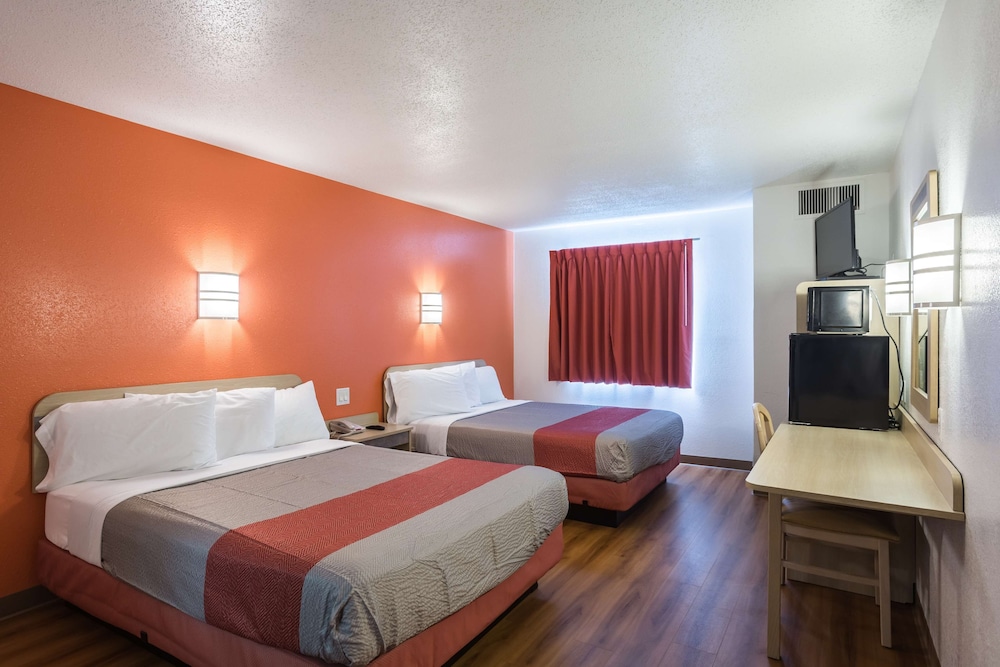 Motel6 Dale, IN 28/45