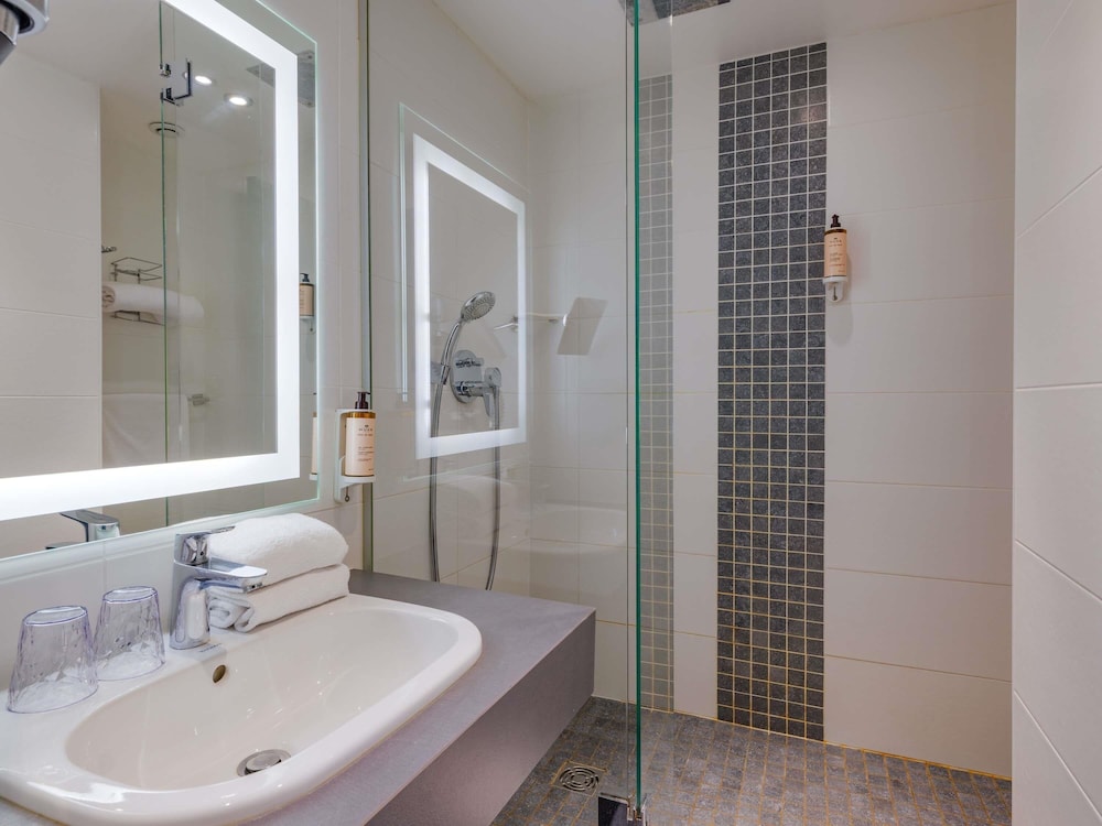Mercure Lyon Est Villefontaine 64/64