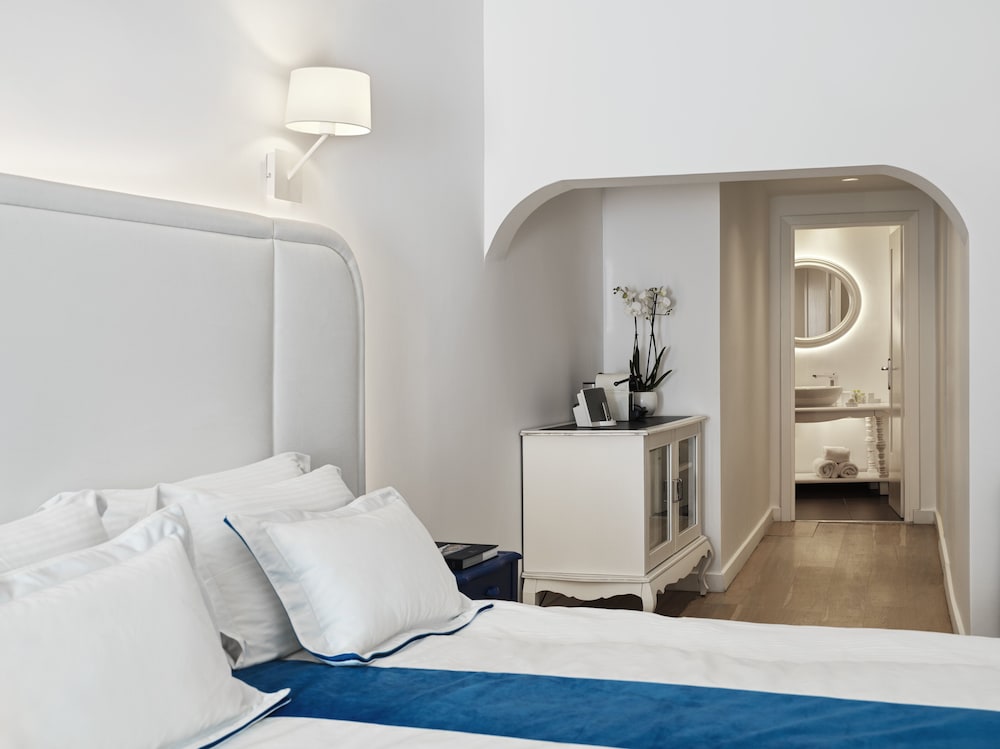 JUNIOR SUITE, JETTED TUB