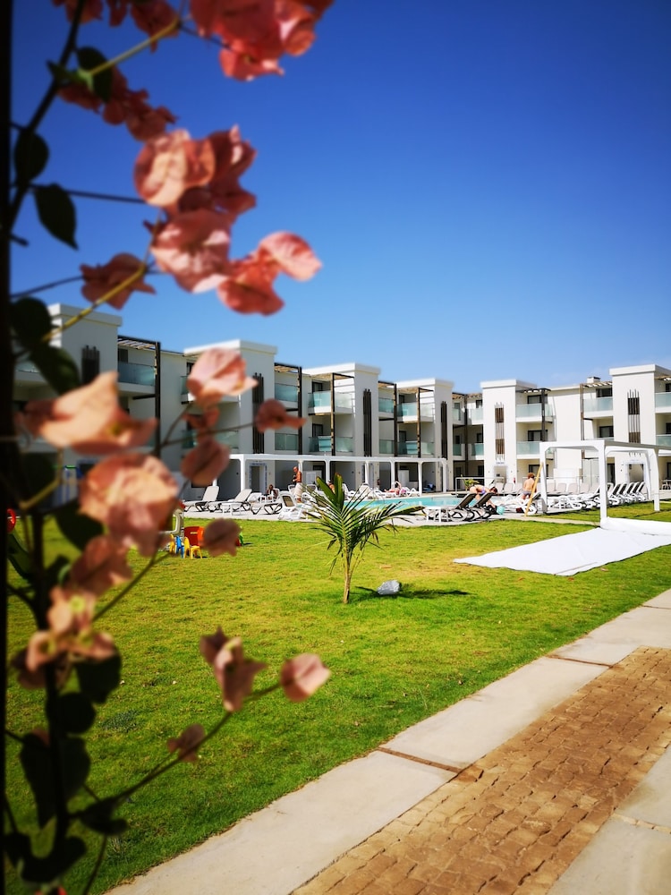 Halos Casa Resort 40/50