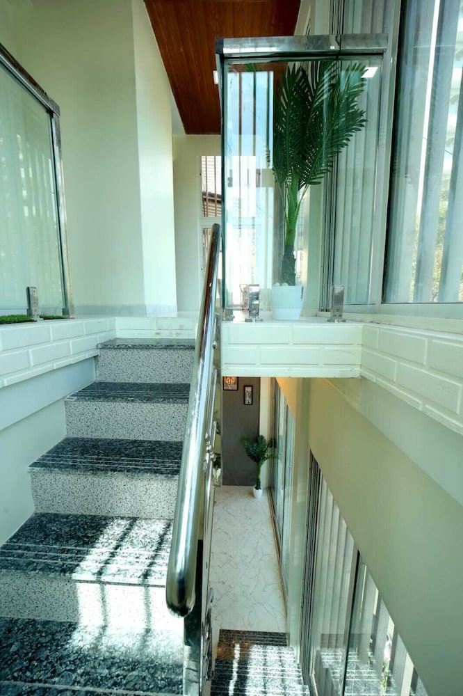 N.M. Hotel Mumbai 20/20