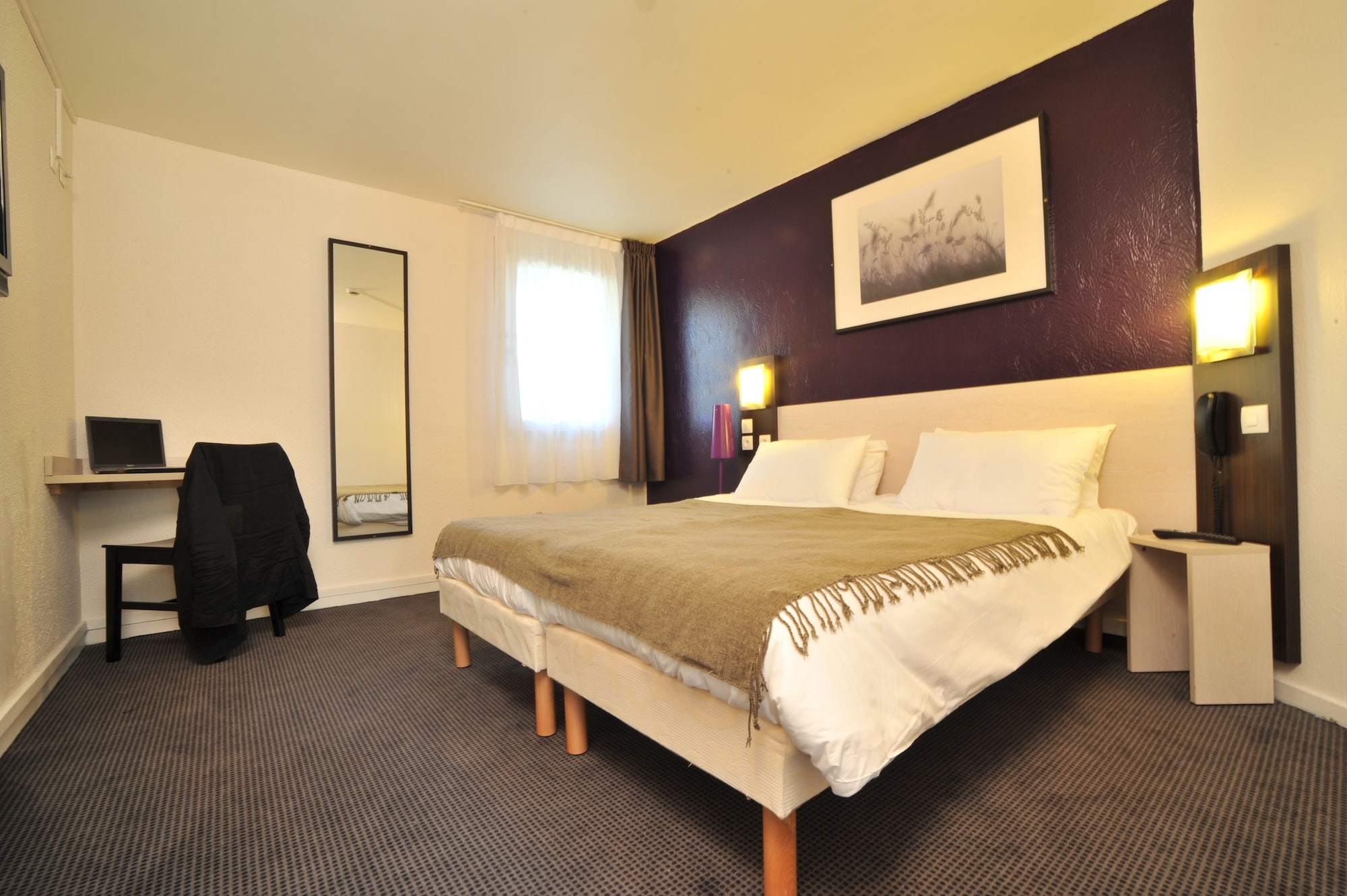 Room, Triple