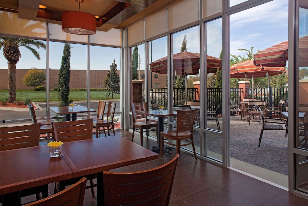 Hyatt Place North Charleston 34/44