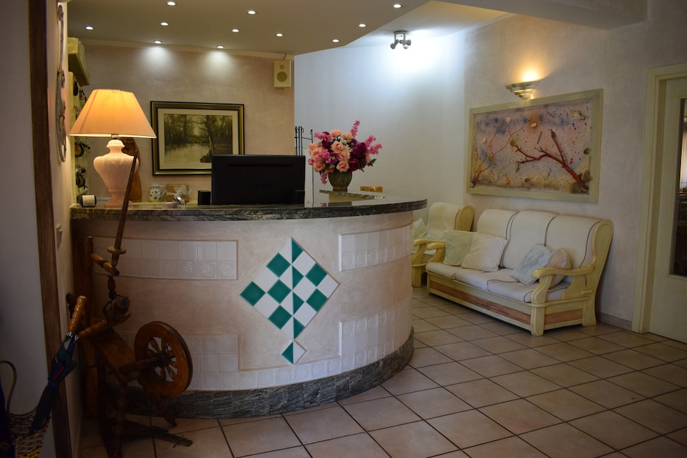 Montiruju Hotel 9/50