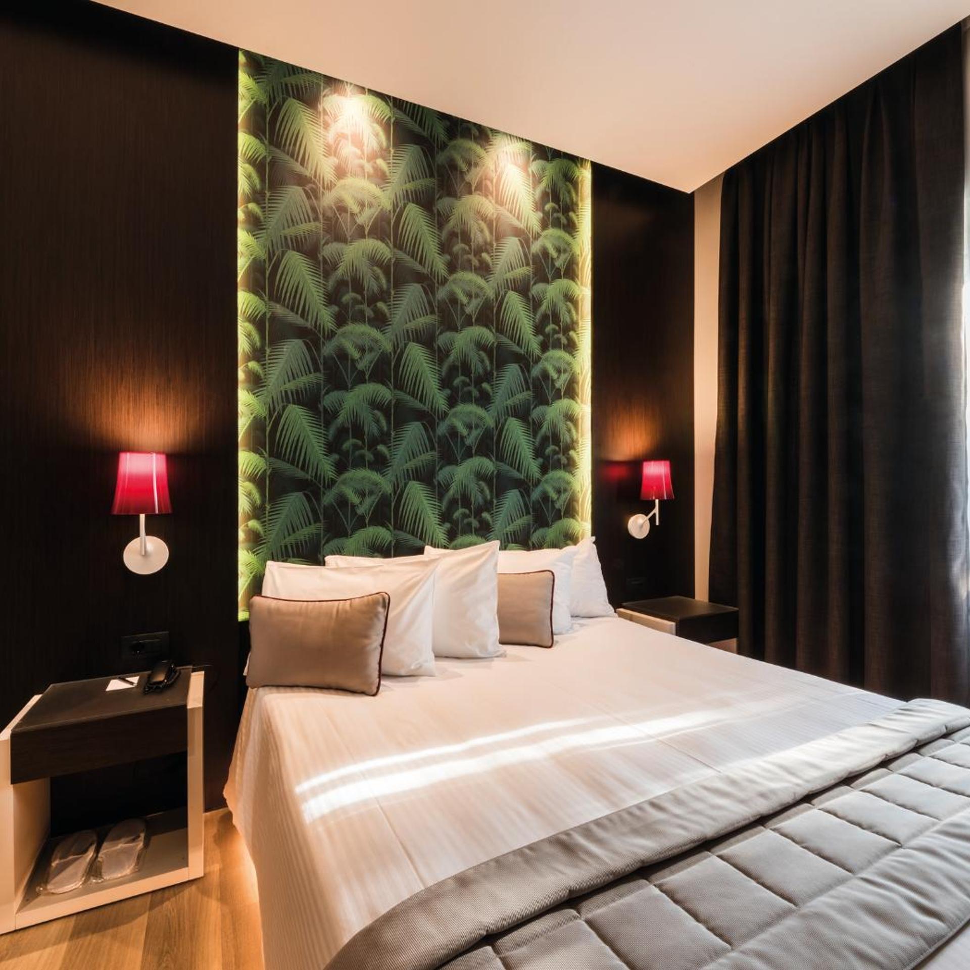 DELUXE, DOUBLE BED
