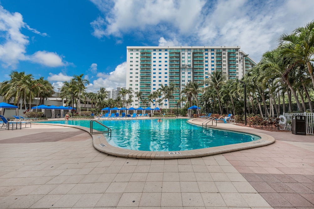 Ocean Reserve OceanView Sunny Isles Luxury Condos 3/50
