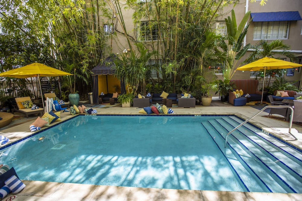 Riviera Suites South Beach 57/65