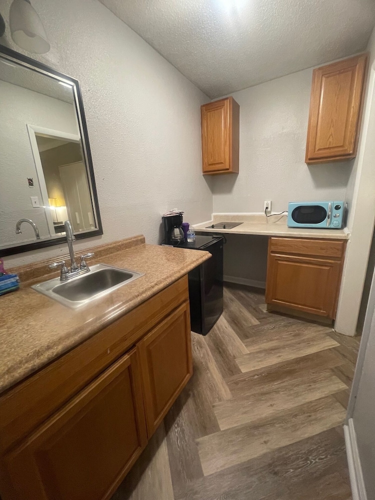 ANS Inn & Suites 49/50