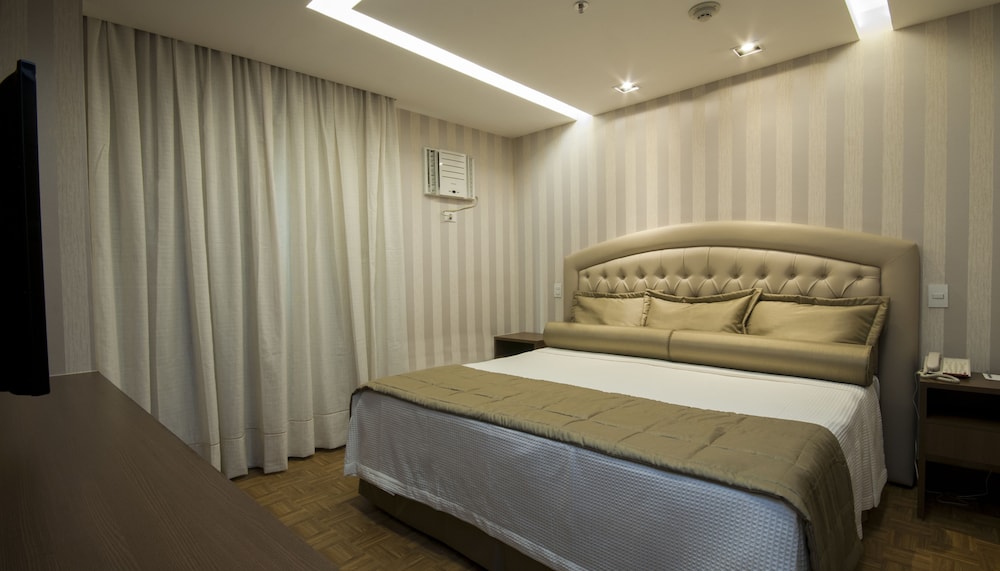 EXECUTIVE, SUITE