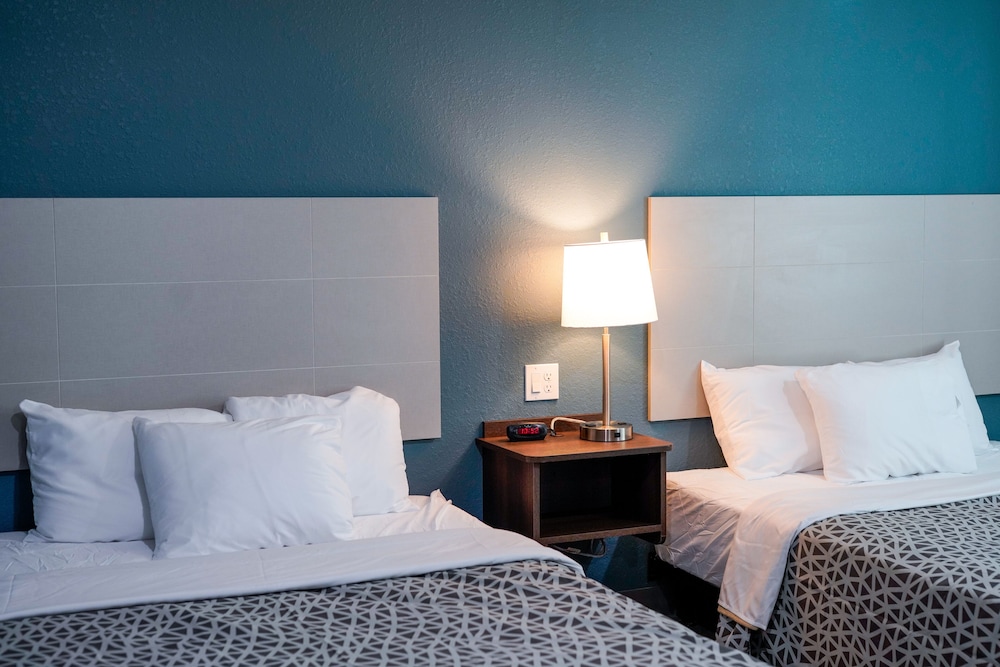 WoodSpring Suites Hudson Port Richey 18/33
