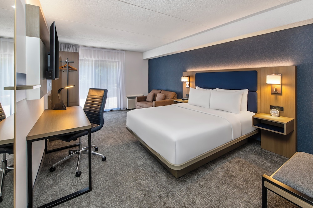 Upgrade, Business, Queen Bed, Ground Floor