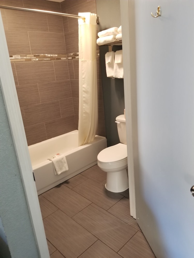 Quality Inn Downtown Helen, GA 21/37