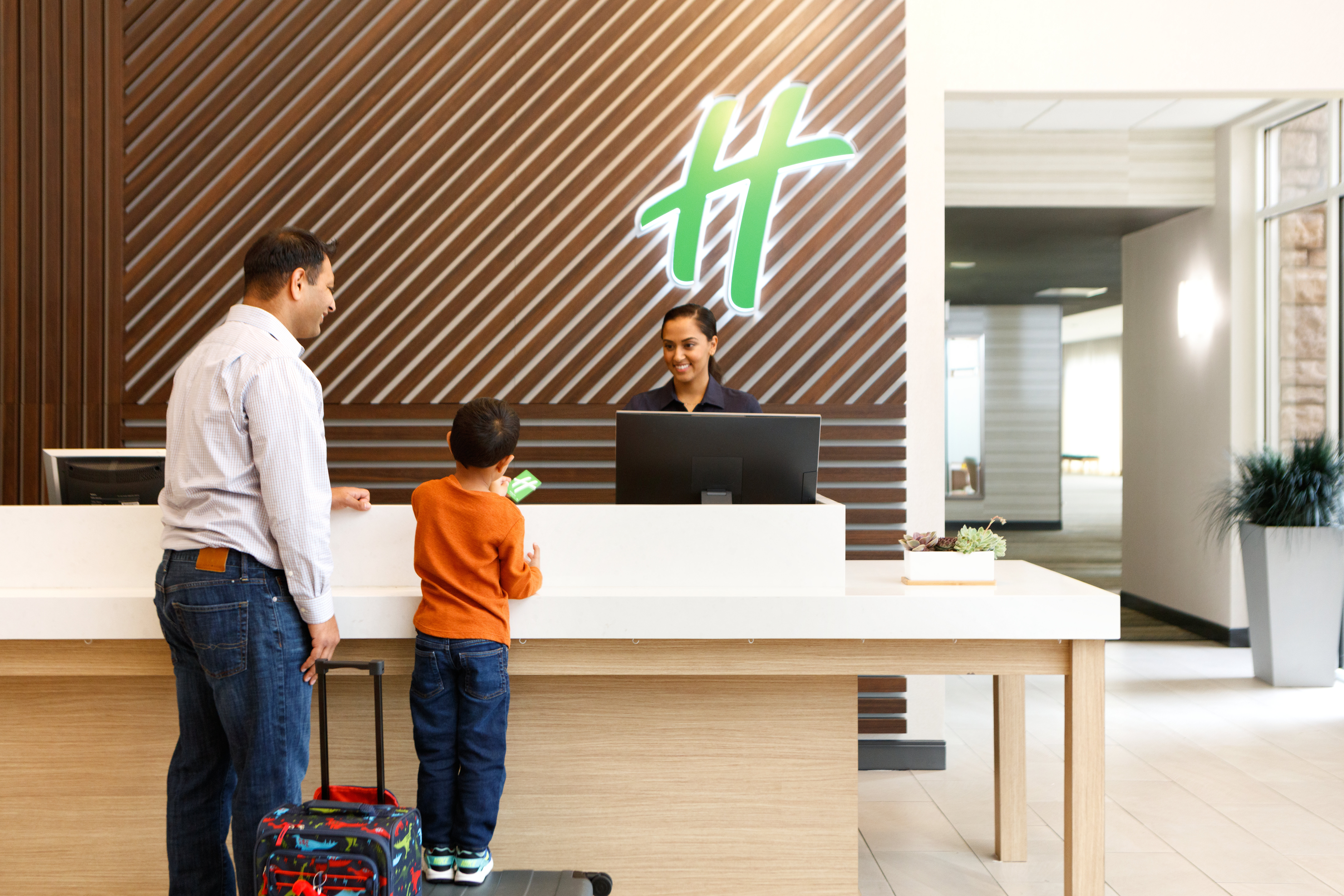 Holiday Inn Hotel Suites Oakland Airport 10/77