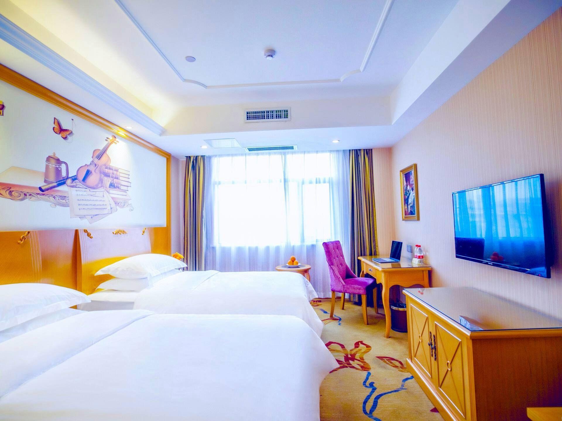 Deluxe, Twin Beds, with View