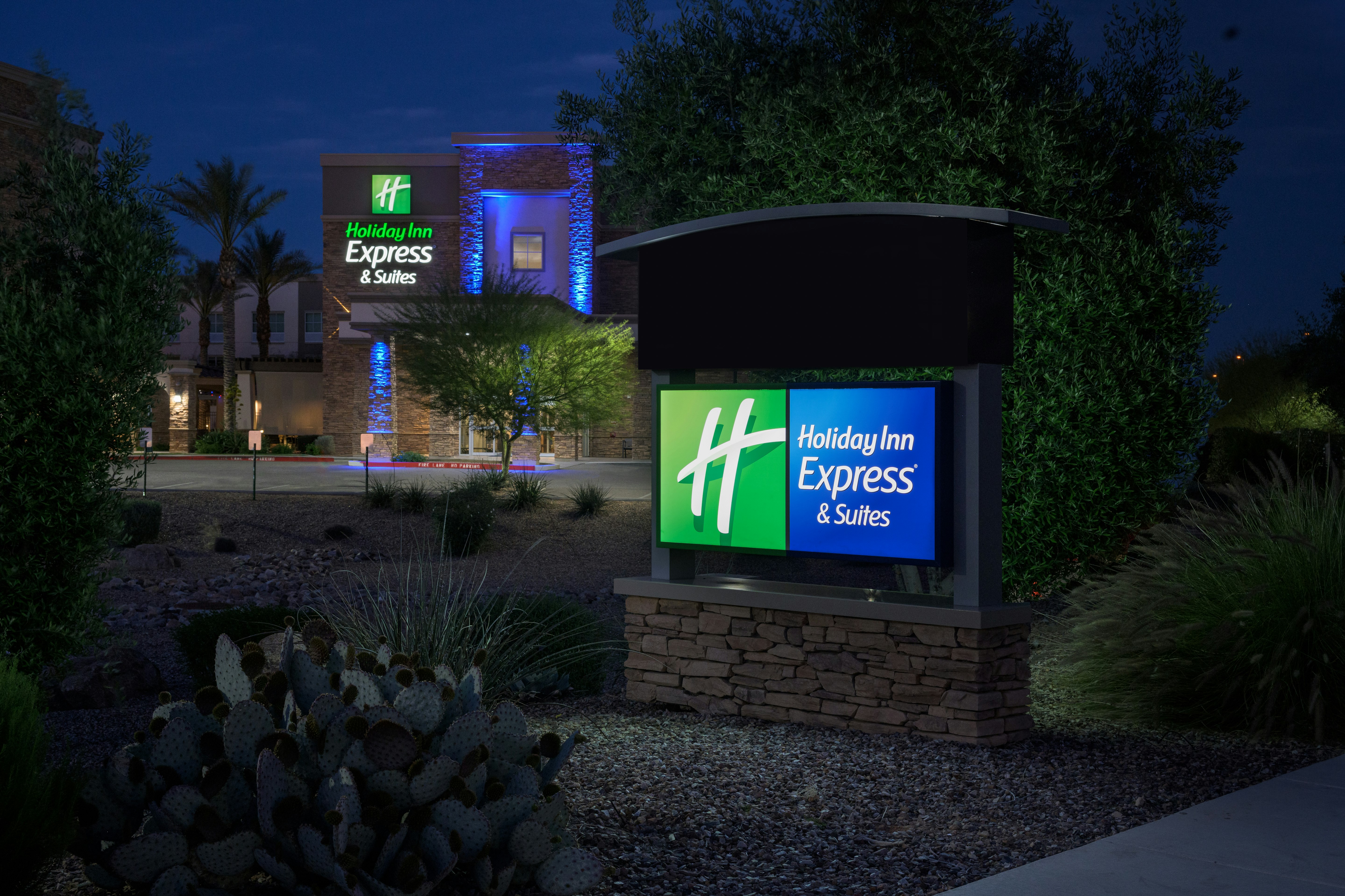 Holiday Inn Express and Suites Phoenix East - Gilbert 64/66